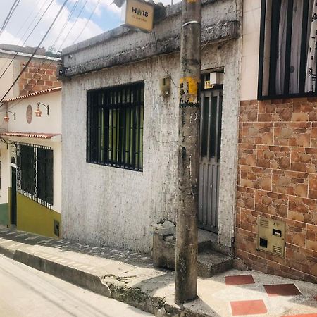 Hostal La 18 Pereira Esterno foto