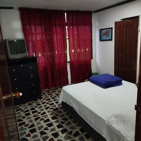 Hostal La 18 Pereira Esterno foto