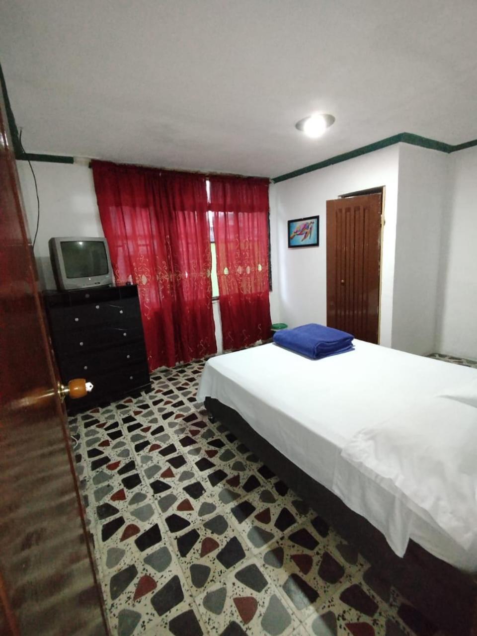 Hostal La 18 Pereira Esterno foto